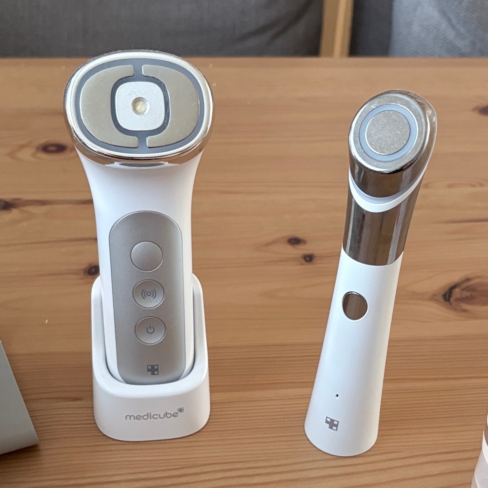 MediCube AGE-R Skincare Device Set - White